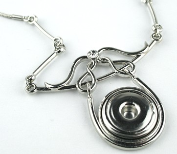 CAB SNAP AND SWITCH SCROLLED NECKLACE